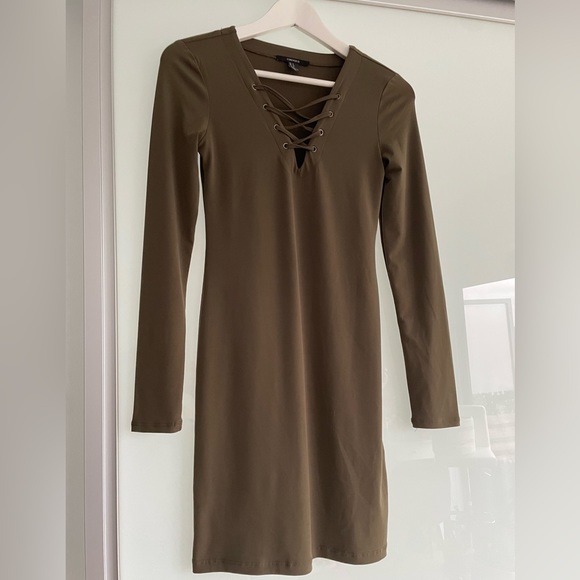 Loved, Forever21 Women’s Olive Green Long Sleeve Dress with Lace Up Detail SizeS - Picture 7 of 7